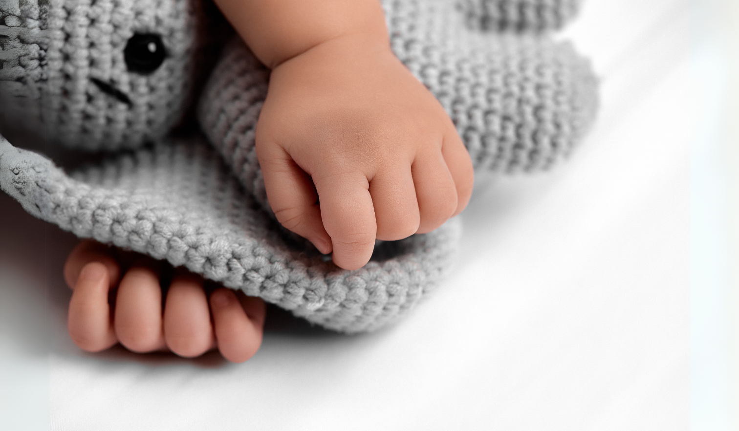Les Troubles du Sommeil Liés à l’Alimentation : Régurgitations, Reflux et Conseils pour un Bon Sommeil chez les bébés de moins de 3 ans