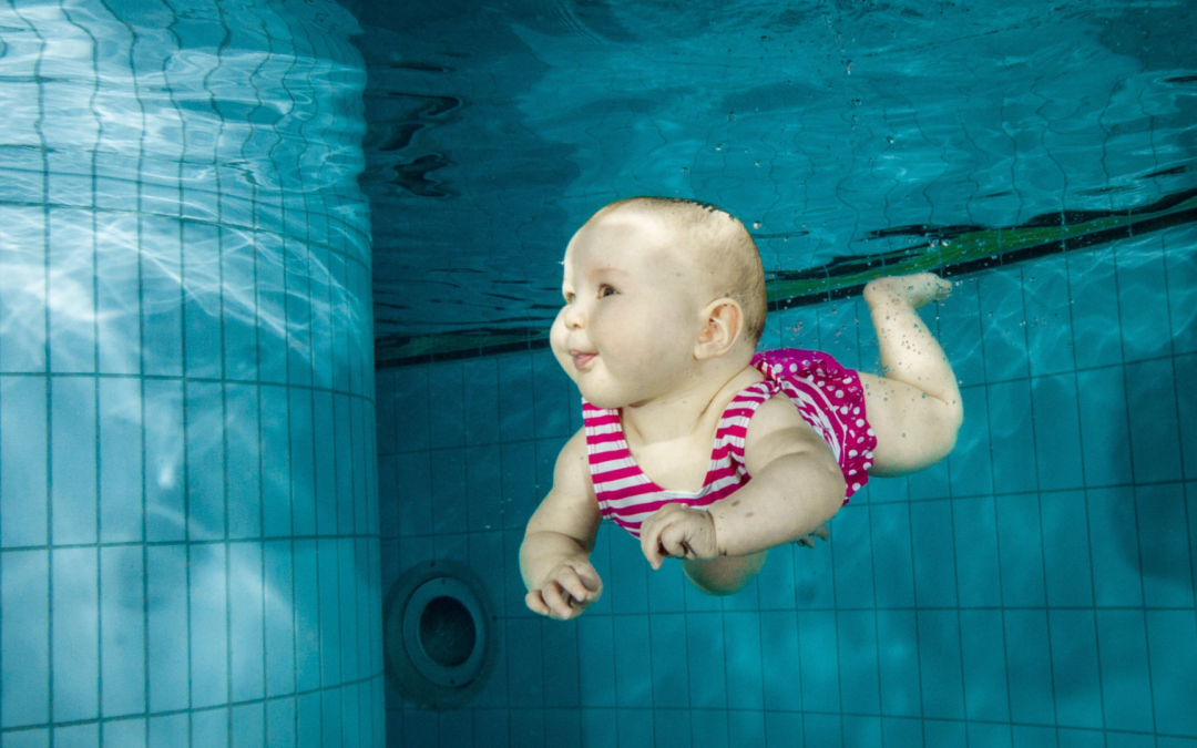 Les bébés nageurs : découvrir l&rsquo;eau en douceur et en famille